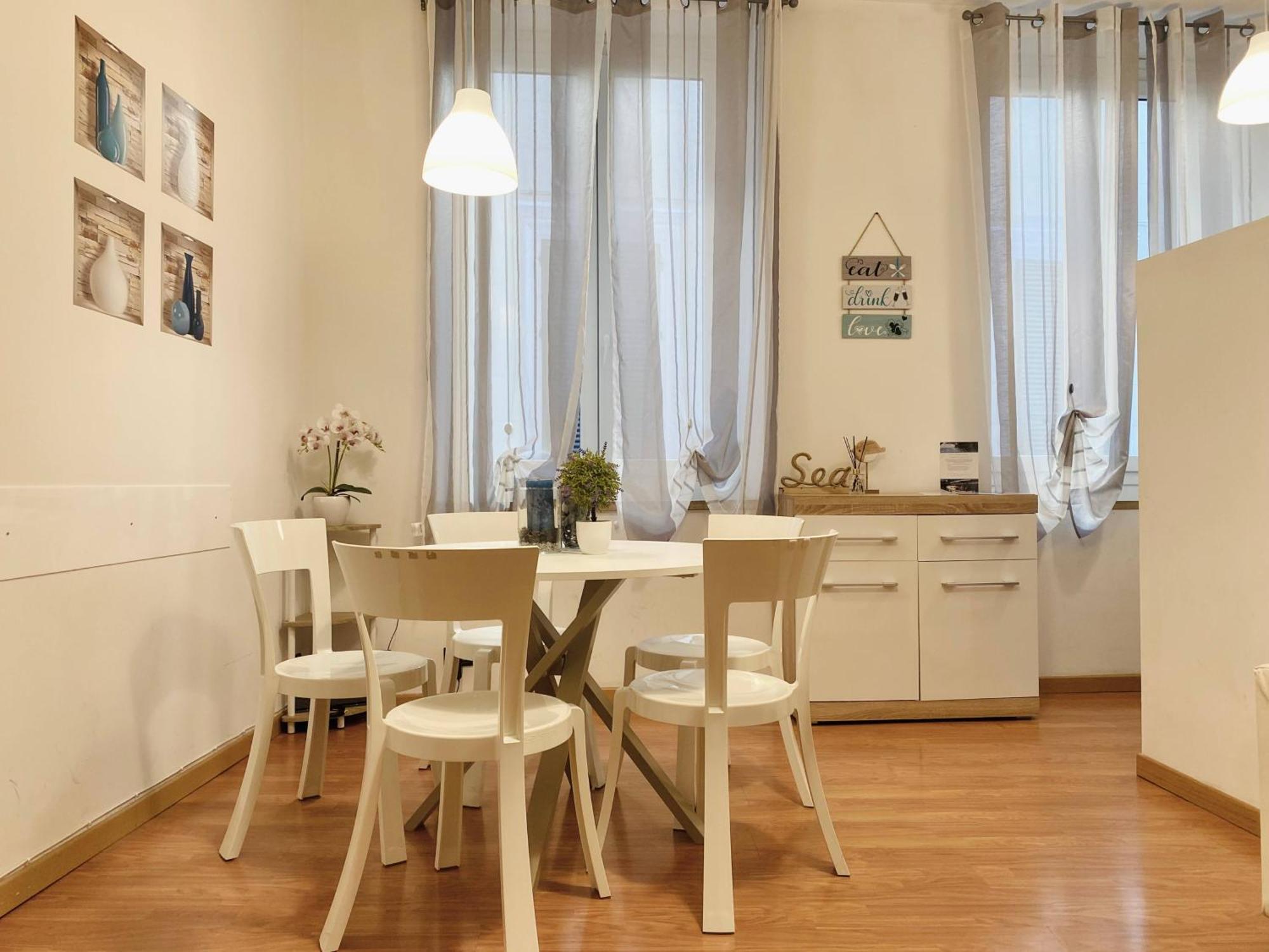 Mazzini 12 Very Central Apartment With Private Garage, Air Conditioning, Wifi, Just 50 Meters From The Beach 라팔로 외부 사진